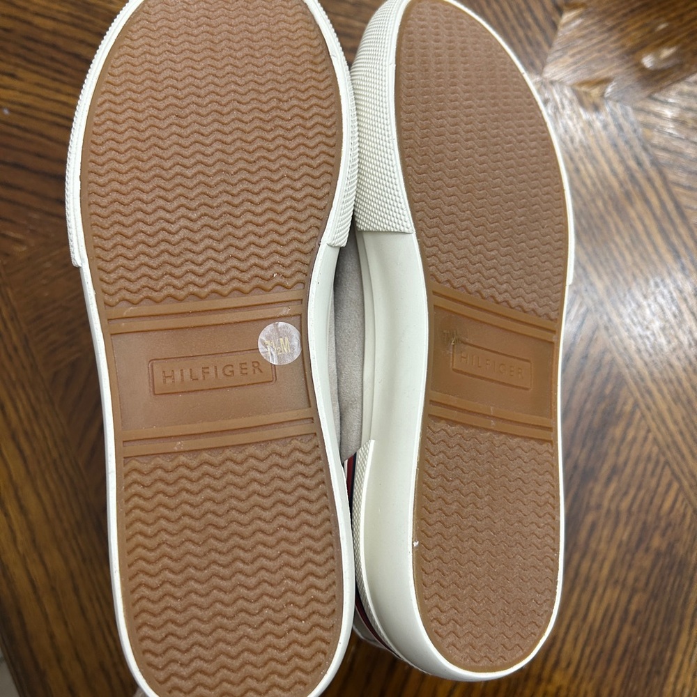 NEW Tommy Hilfiger women Beige Sneakers size 7.5 - Picture 5 of 5